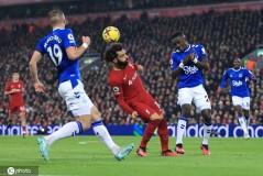 足球大战：阿尔瓦雷斯帽子戏法助球队逆袭，安东尼神扑救主，福登传射锁定胜局